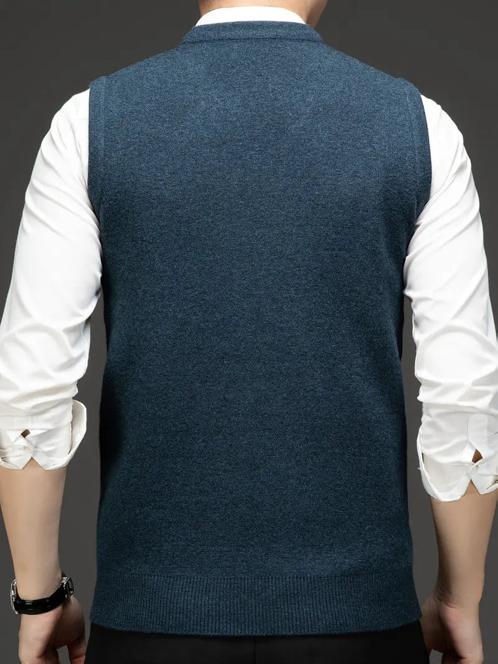 Gilet uomo scollo a V slim fit, comodo ed elegante, un capo senza maniche per la moda maschile.