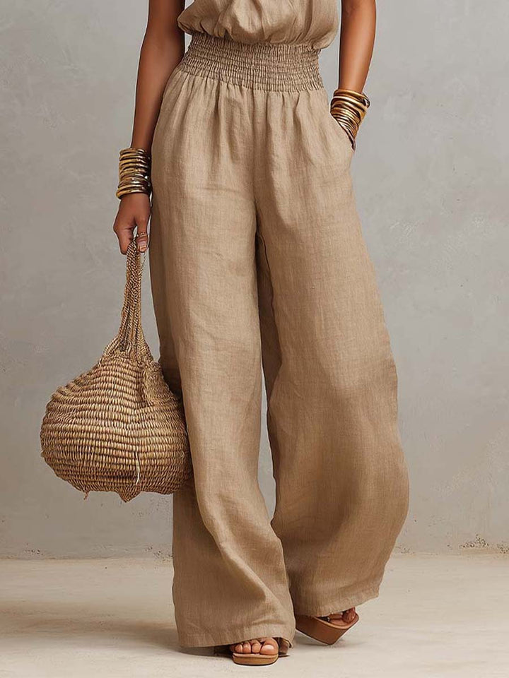 Tuta versatile estiva in poliestere, con scollo halter e pantaloni larghi per un comfort eccezionale.