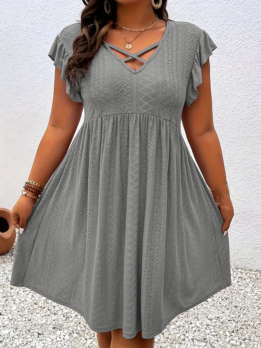 Mini abito estivo casual da donna con scollo a V e maniche corte a volant, perfetto per l'estate.