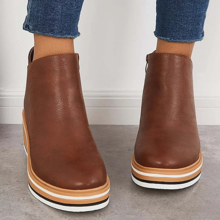 Stivali alti donna in suede, unione perfetta di scarpe comode e stile elegante per l'inverno.