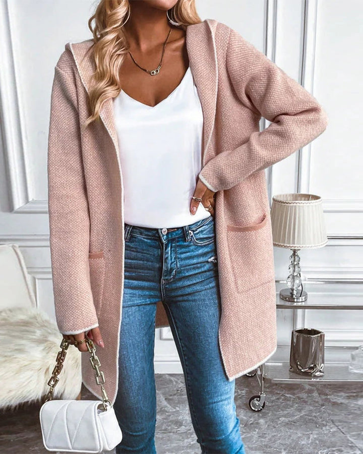 Cardigan morbido da donna, lungo con comode tasche, ideale per comfort e stile casual autunnale.
