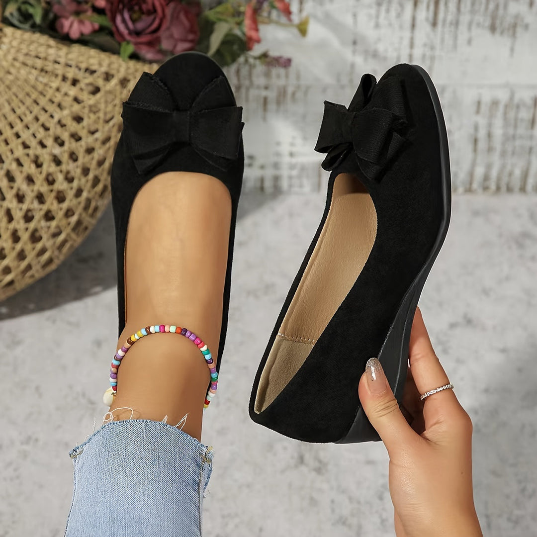 Ballerine da donna comode con suola imbottita e fiocco decorativo elegante.