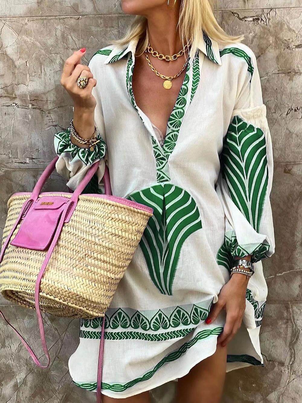 Abito mini stampato estivo da donna, casual e leggero, perfetto per vacanze e spiaggia. Stile femminile alla moda.