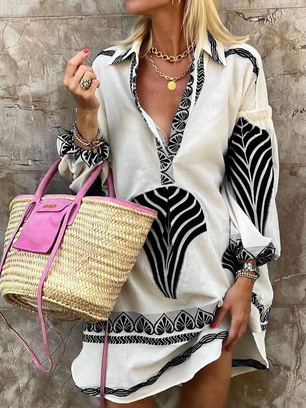 Abito mini stampato da donna con motivo estivo. Vestito corto casual, leggero e fresco, per un look femminile trendy.