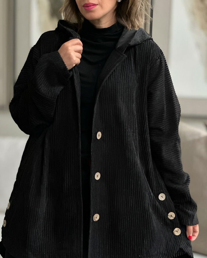 Giubbotto donna autunnale blu con cappuccio, stile versatile e pratico per il freddo.