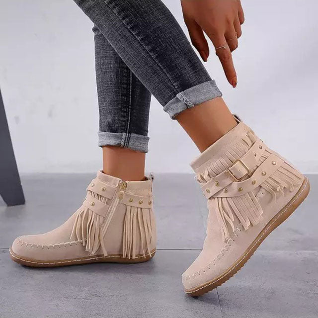 Fashion boots donna con frange, stile vintage per l'inverno. Questi stivali caldi e confortevoli sono perfetti per il freddo.
