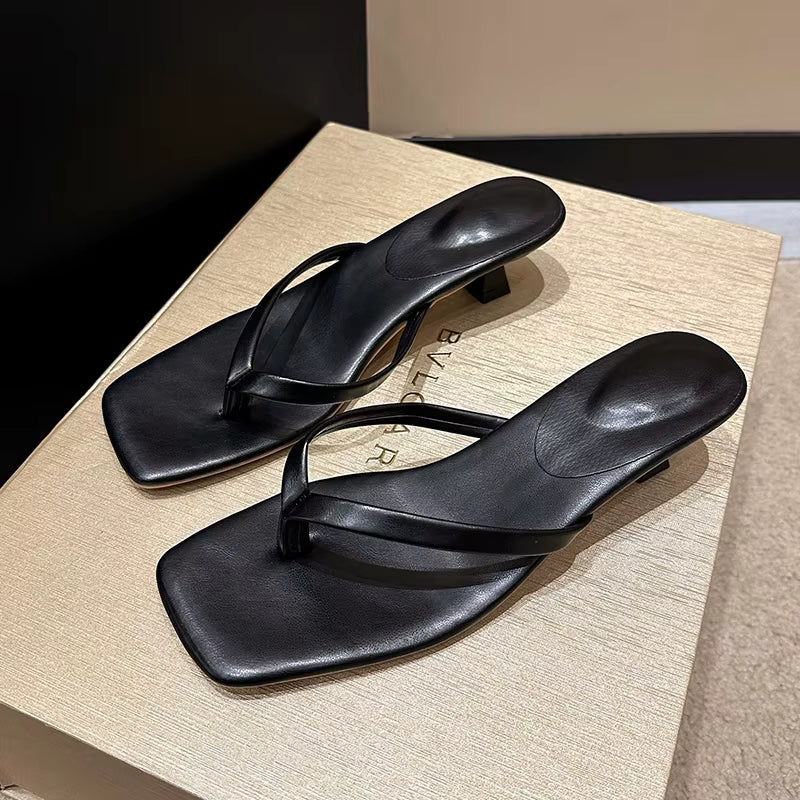 Sandali donna estivi eleganti e comodi, disponibili in vari colori. Calzature versatili per la moda estiva e comfort.