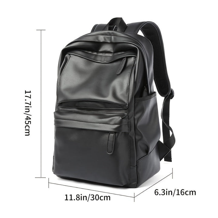 Zaino da viaggio nero per uomo, compatto e funzionale per weekend fuori porta o avventure urbane.