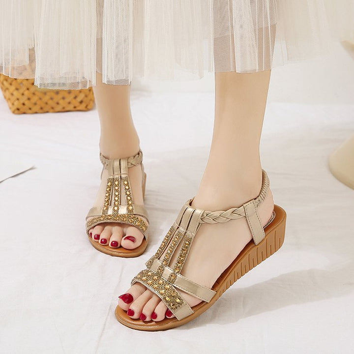 Glamour sandali donna estivi con zeppa boho e strass. Scarpe aperte comode per un look da vacanza chic.
