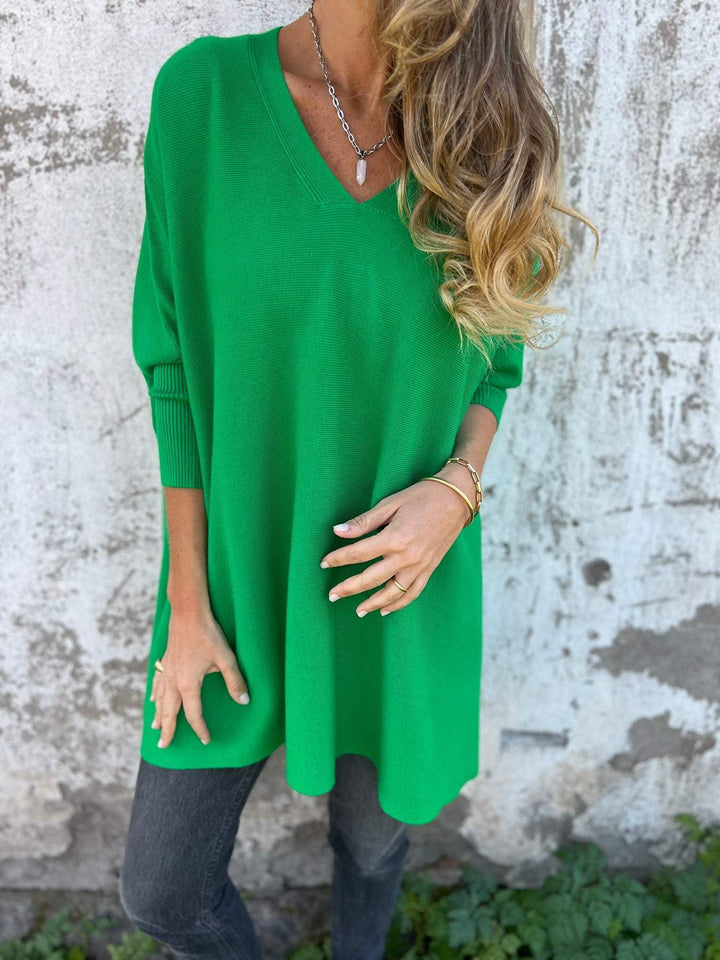 Maglione donna scollo a V oversize, versatile per look casual o eleganti, comfort e stile autunno/inverno.