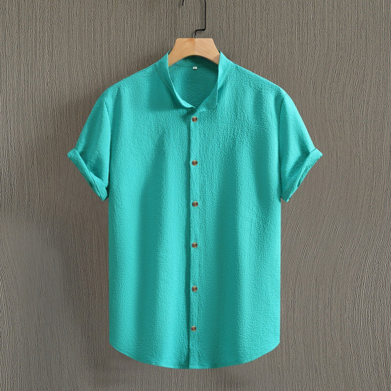 Camicia uomo a manica corta per l'estate, tinta unita. Design moderno con colletto rigido e vestibilità rilassata.