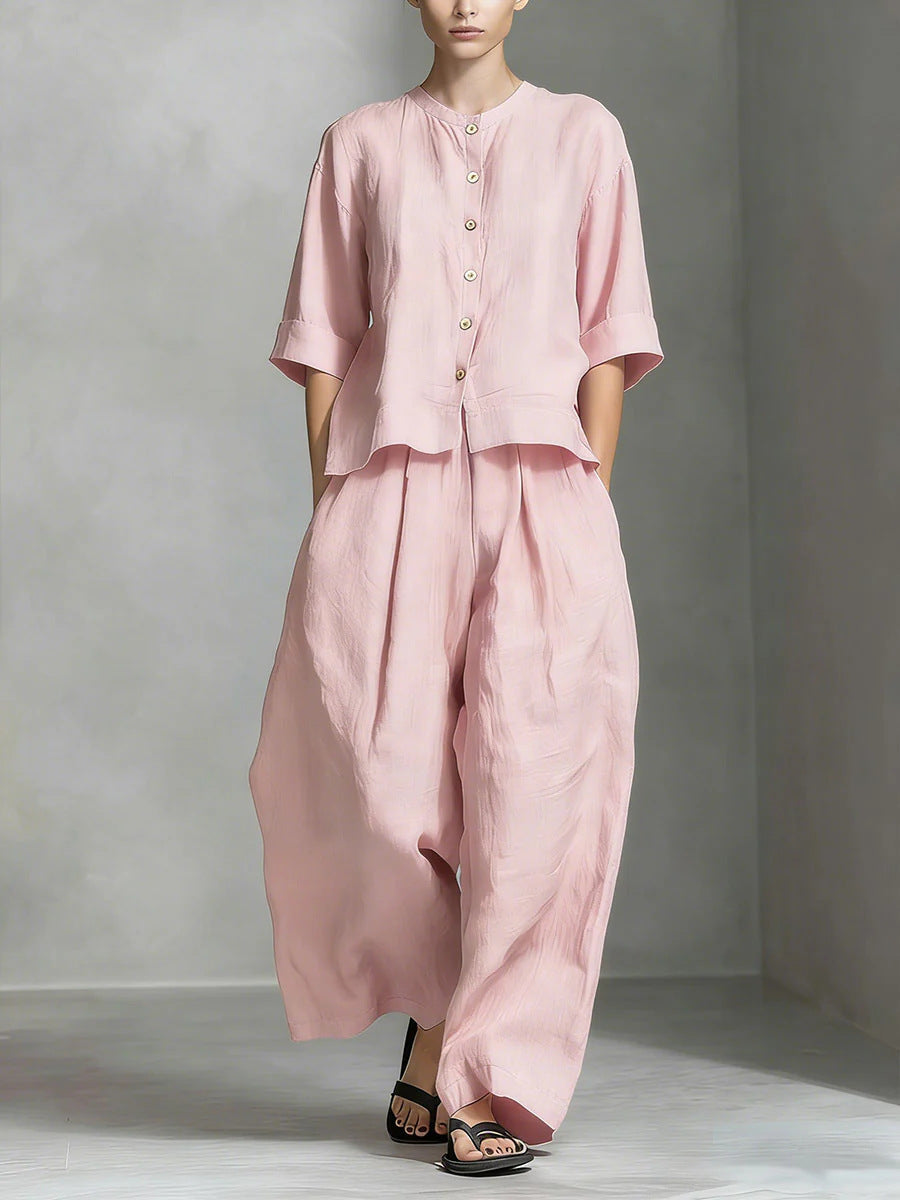 Pantaloni ampi lunghi da donna in lino cotone, abbinati a camicia. Completo due pezzi comodo e casual.