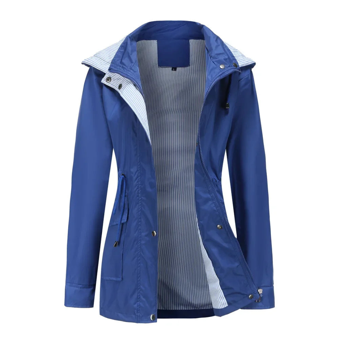 Trench donna elegante, giacca antipioggia primaverile, essenziale per la moda e protezione.