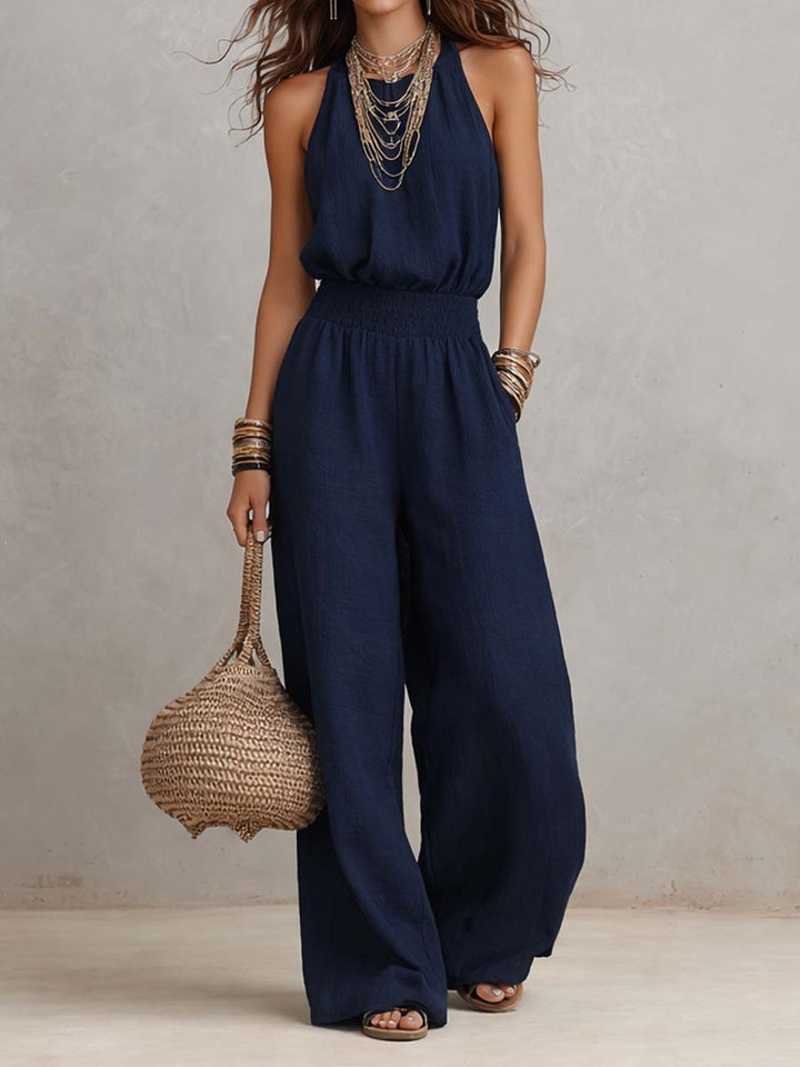 Moderna tuta elegante donna in poliestere, con scollo halter e pantaloni larghi, per comfort e stile.