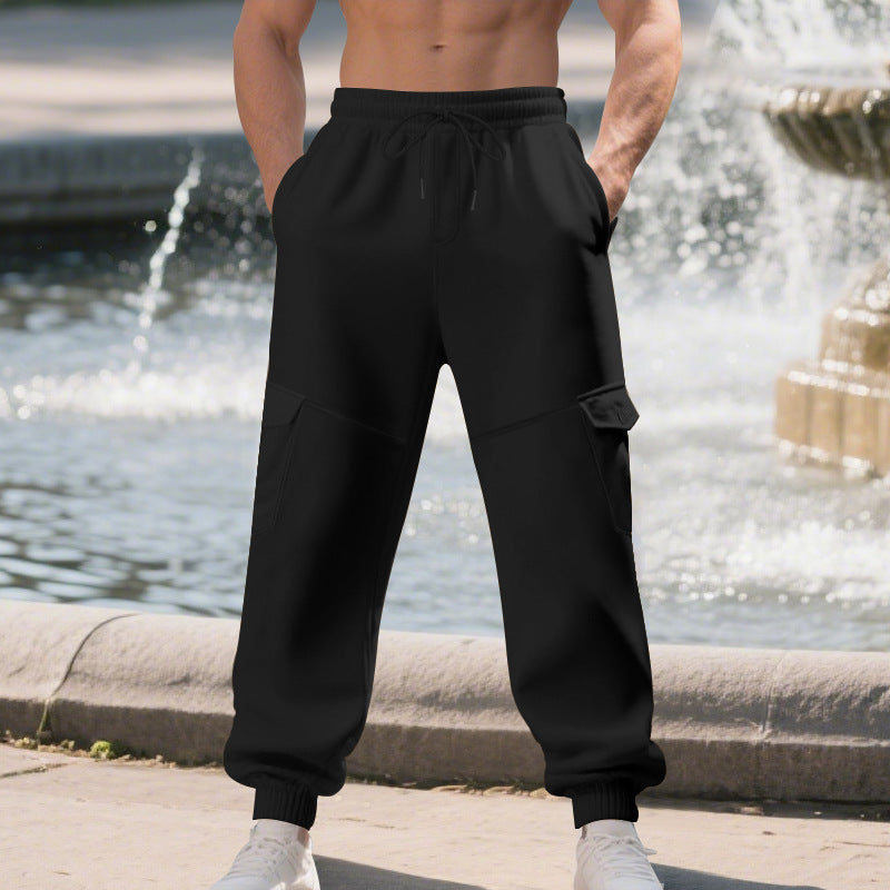 Pantaloni cargo uomo comodi, stile casual, con vestibilità larga e polsino alla caviglia.