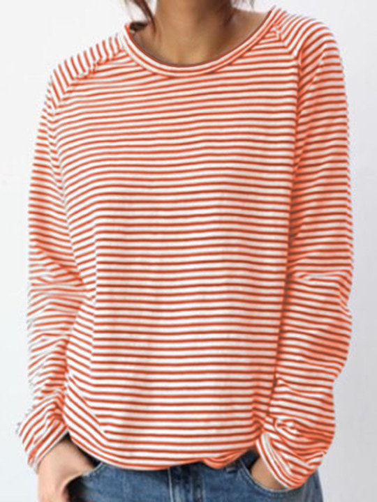 Moda femminile: maglietta a righe donna con maniche lunghe, stile casual e moderno per ogni giorno.