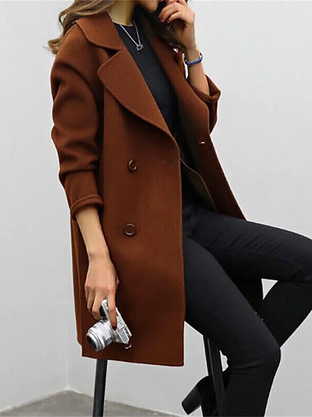 Trench lungo donna versatile, elegante, leggero, perfetto per ogni stagione e stile classico.