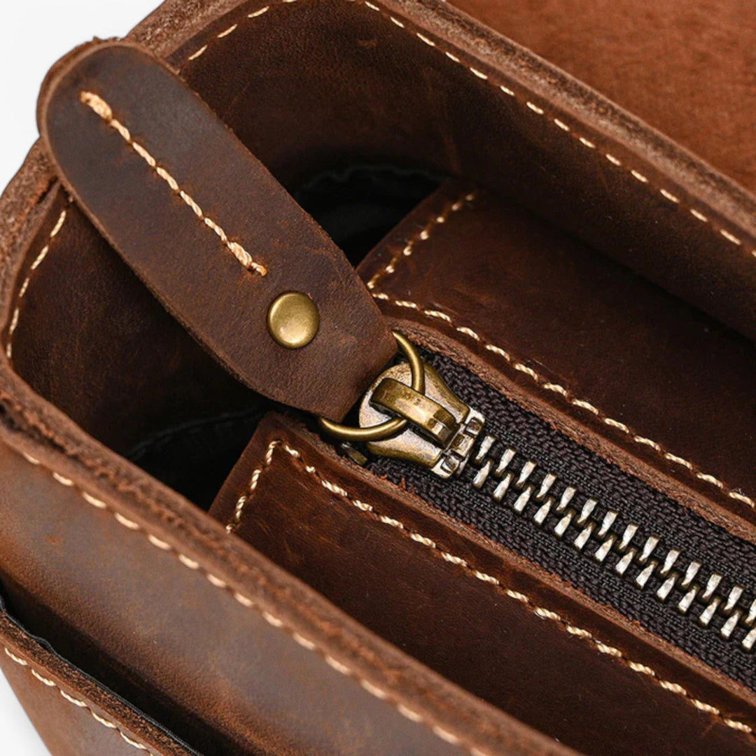 Accessorio donna elegante, borsa portadocumenti porta laptop marrone scuro, perfetta per lavoro e ufficio.