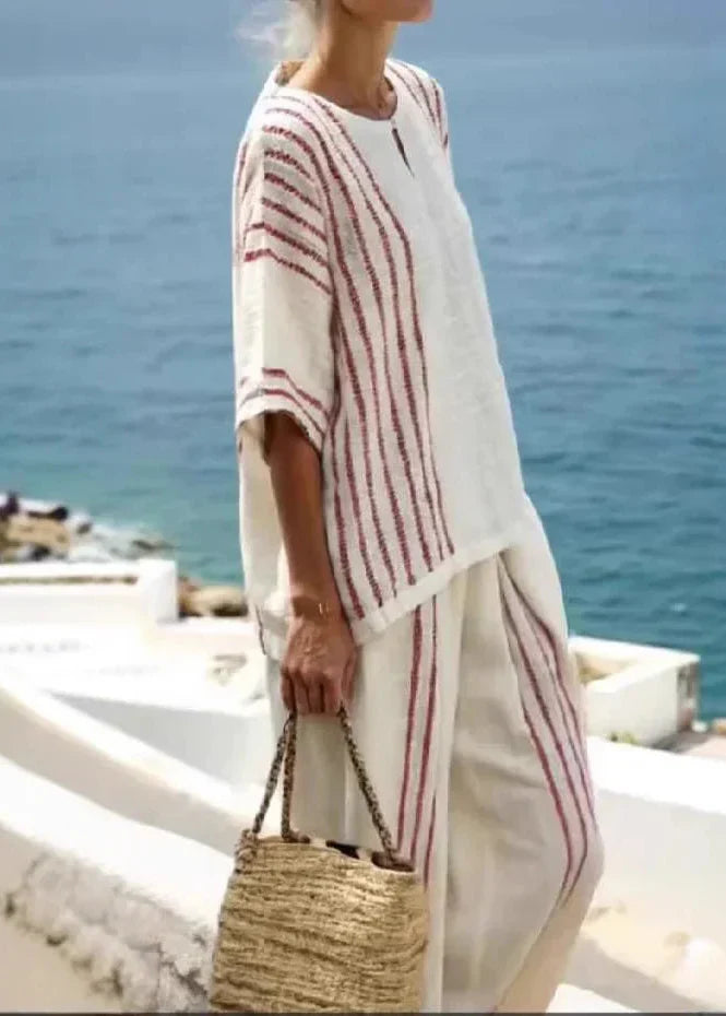 Completo donna estivo: due pezzi a righe, top senza maniche e pantaloni ampi. Ideale per giornate calde.