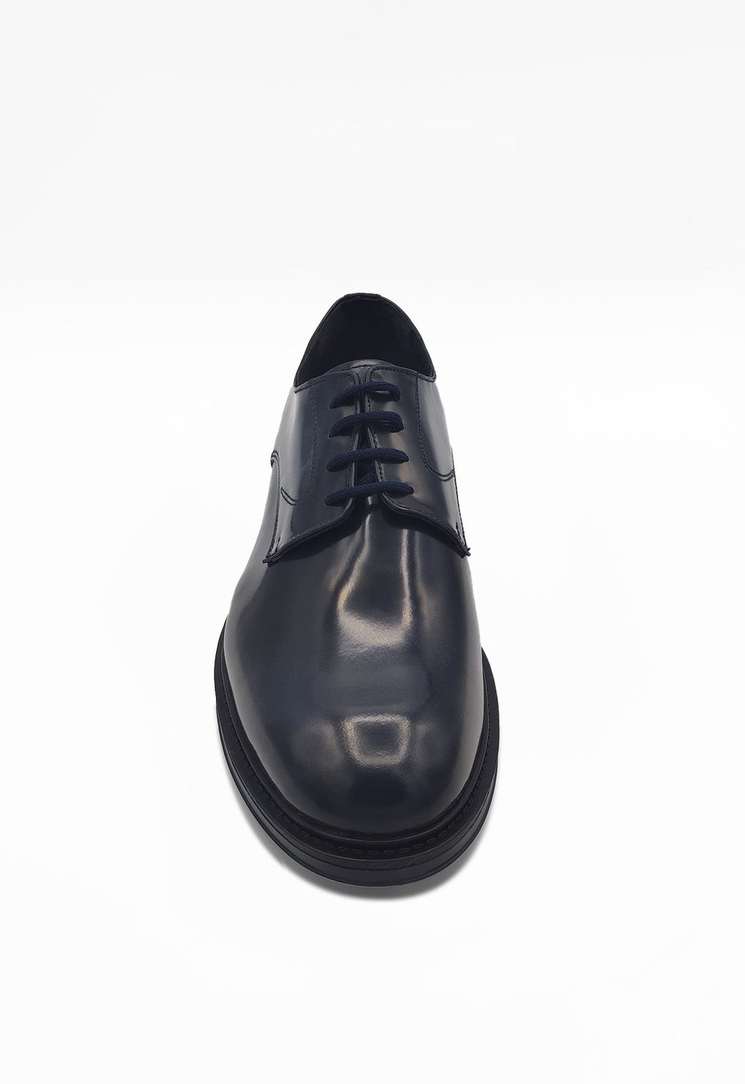 Moda maschile: scarpe stringate uomo eleganti effetto abraso. Qualità artigianale e comfort per ogni occasione.