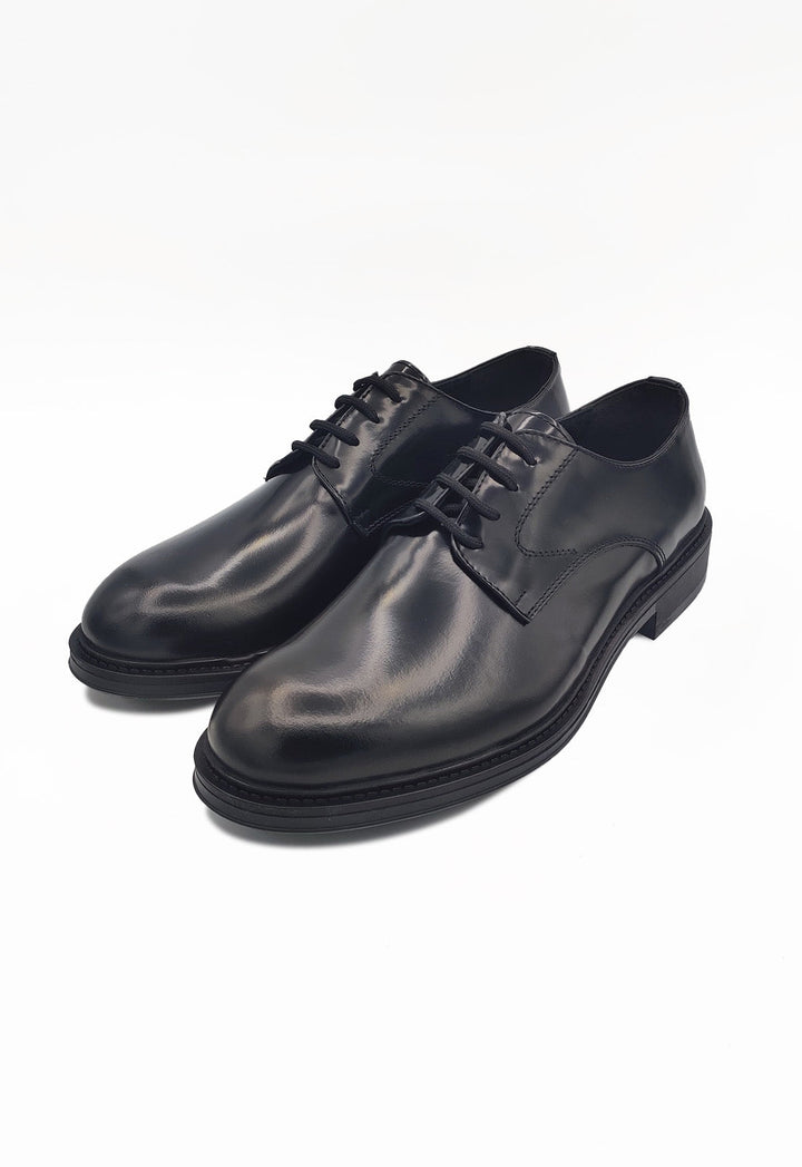 Scarpe stringate da uomo con effetto abraso, suola antiscivolo, ideali per comfort e stile classico formale.