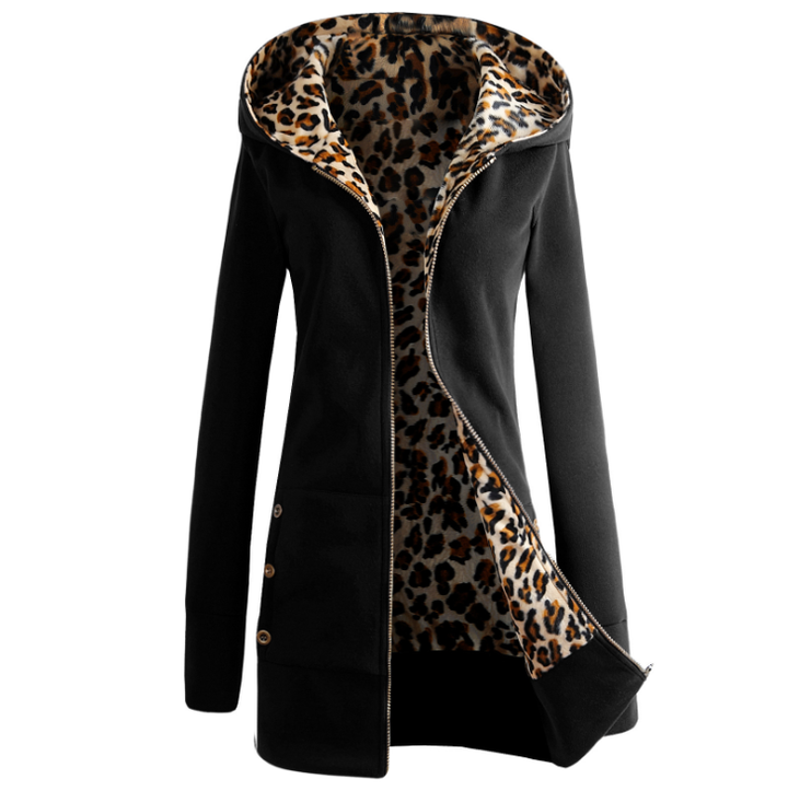 Giacca invernale donna leopardata calda, con cappuccio e fodera morbida. Perfetta per outfit casual.