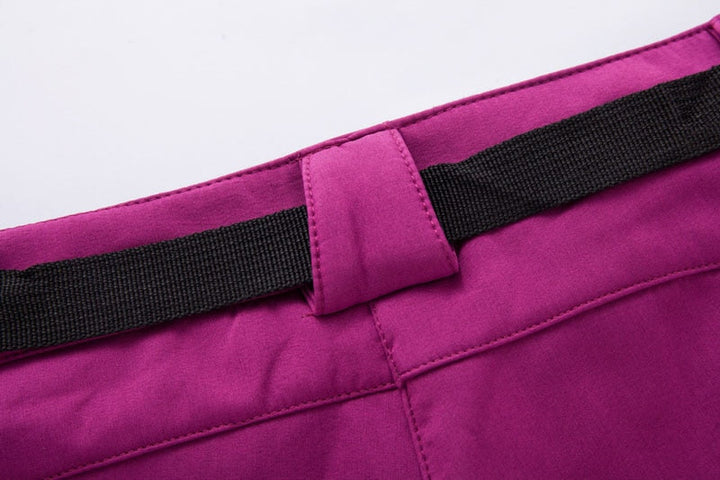 Pantaloni donna per escursionismo, impermeabili e traspiranti, garantiscono comfort in ogni condizione meteo.