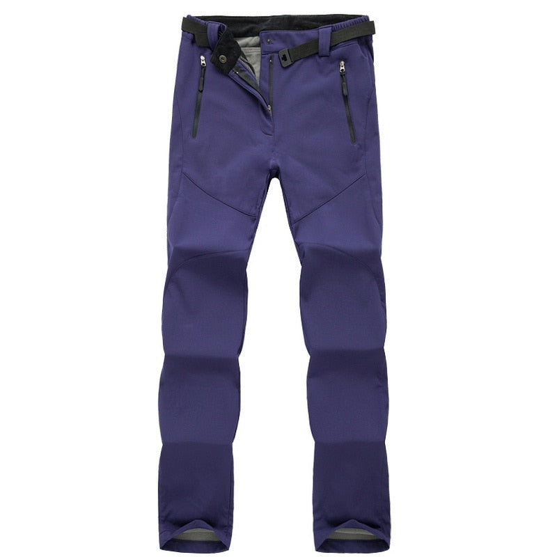 Pantaloni donna impermeabili da trekking, essenziali per l'outdoor, offrono durabilità e comfort superiore.