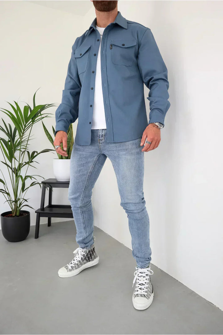 Overshirt autunnale uomo, per abbinamenti a strati, versatile e di moda.