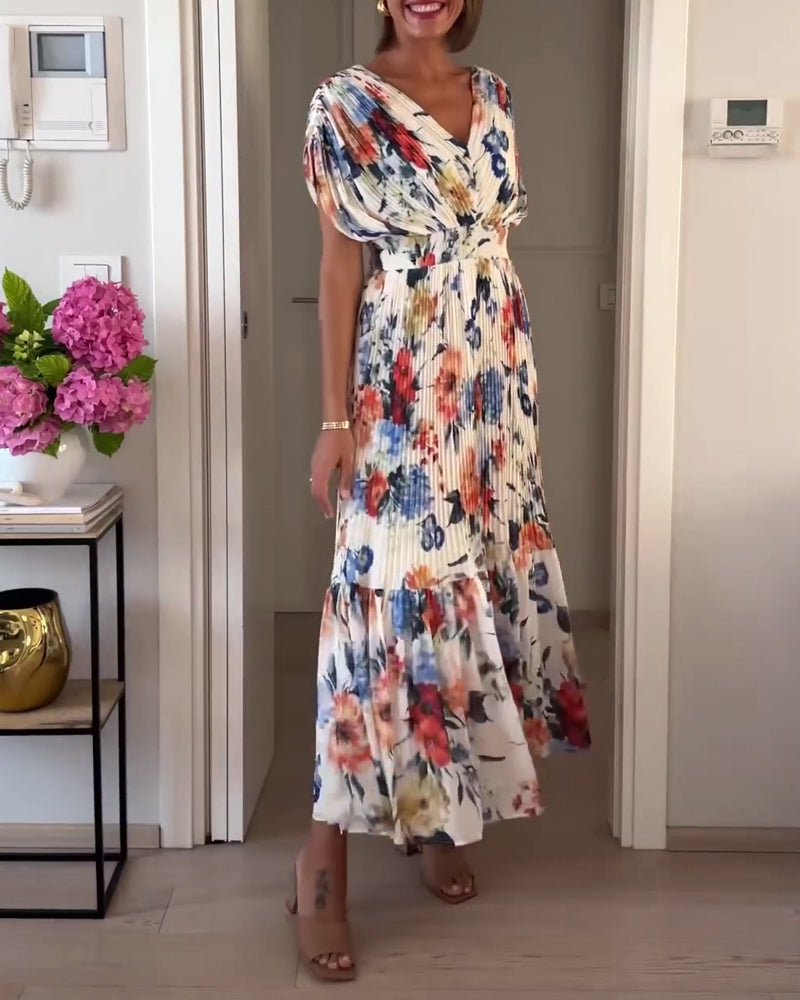 Moda femminile: abito floreale elegante da donna, leggero e romantico. Vestito estivo casual chic per ogni occasione.