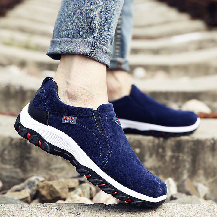 Scarpe slip-on uomo outdoor nere, leggere e comode per passeggio quotidiano.