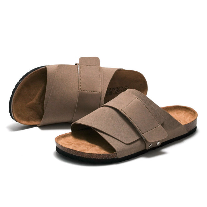 Sandali unisex con plantare ergonomico in sughero per il massimo comfort. Cinturini doppi regolabili, stile casual.