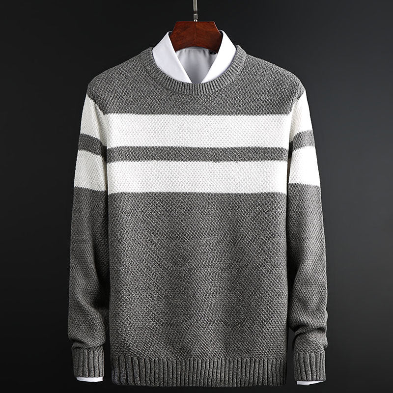 Pullover girocollo a righe uomo, ideale per un look casual ma raffinato. Maglione versatile per ogni occasione.