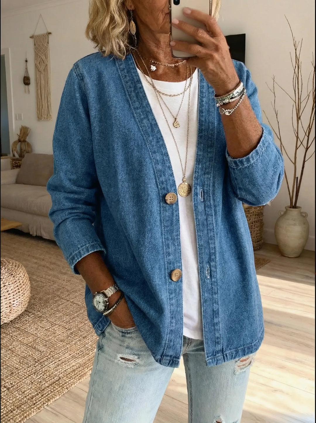 Cardigan donna casual effetto denim con bottoni, perfetto per un look quotidiano rilassato e alla moda.