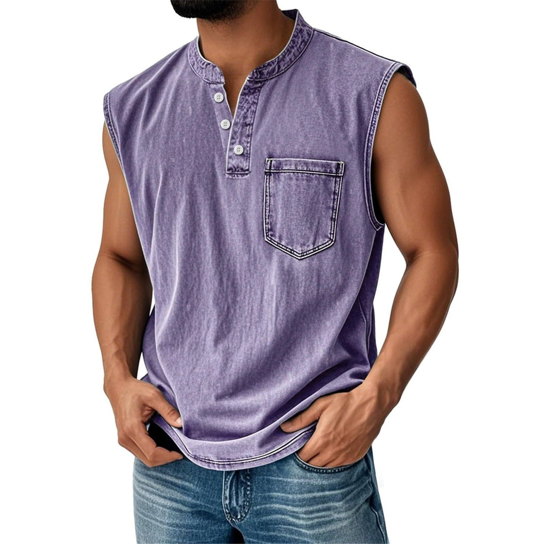 Top uomo estivo aderente, con dettagli patchwork. Perfetto per un abbigliamento casual e una vestibilità slim-fit.