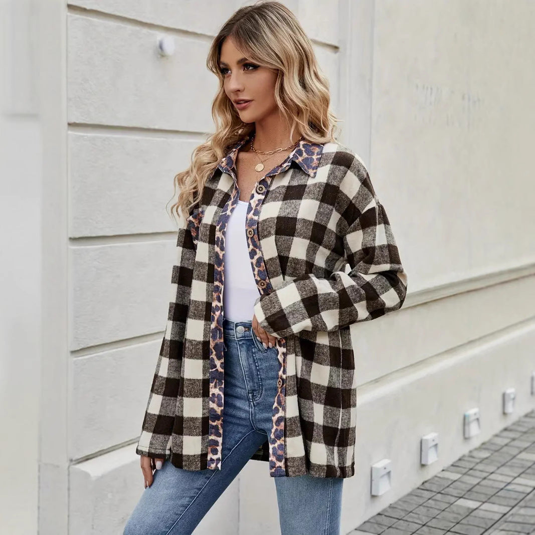 Elegante camicia donna a manica lunga, stampa quadri e animalier per un look moderno e versatile.