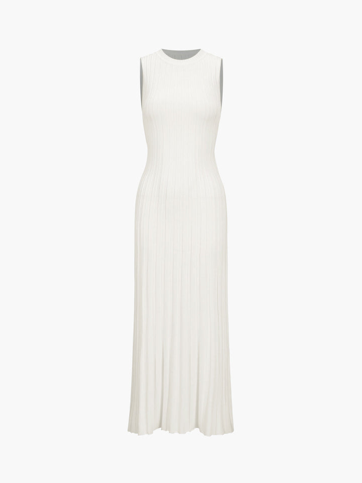Abito donna elegante con plissettatura, taglio classico che esalta la figura. Perfetto per la moda estiva.