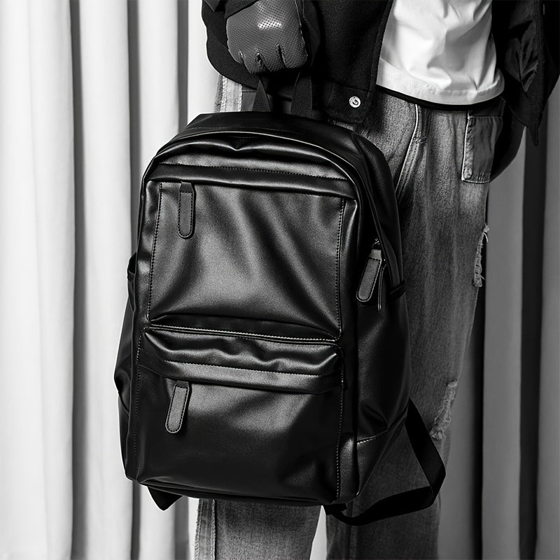 Zaino uomo nero, design minimalista e pratico, ottimo per la città, ufficio o gite veloci.