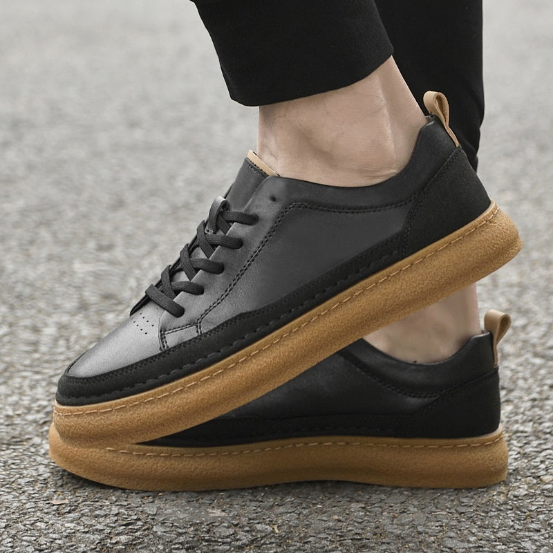 Sneakers casual uomo con lacci e punta arrotondata, per uno stile versatile. Scarpe sportive e comode.