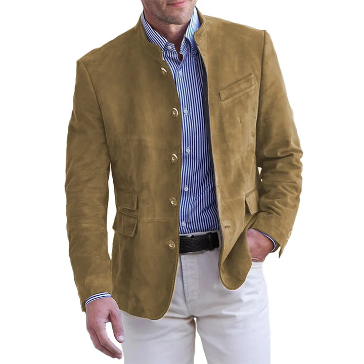Uomo in blazer autunnale elegante strutturato, ideale per l'ufficio o eventi casual chic. Abbigliamento uomo.