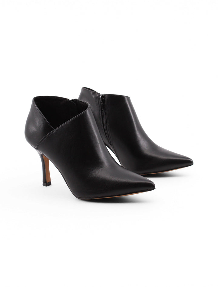 Stivaletti donna neri a punta con tacco 8,5 cm e zip laterale. Perfetti per un look elegante autunnale.