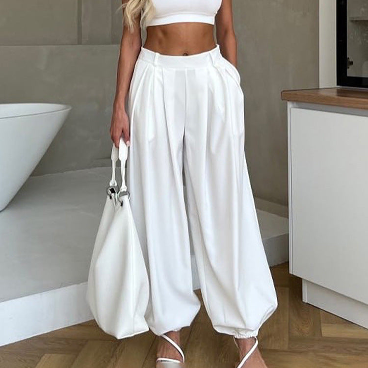 Pantaloni donna bianchi a vita alta, modello ampio, perfetti per look casual chic estivi e versatili.