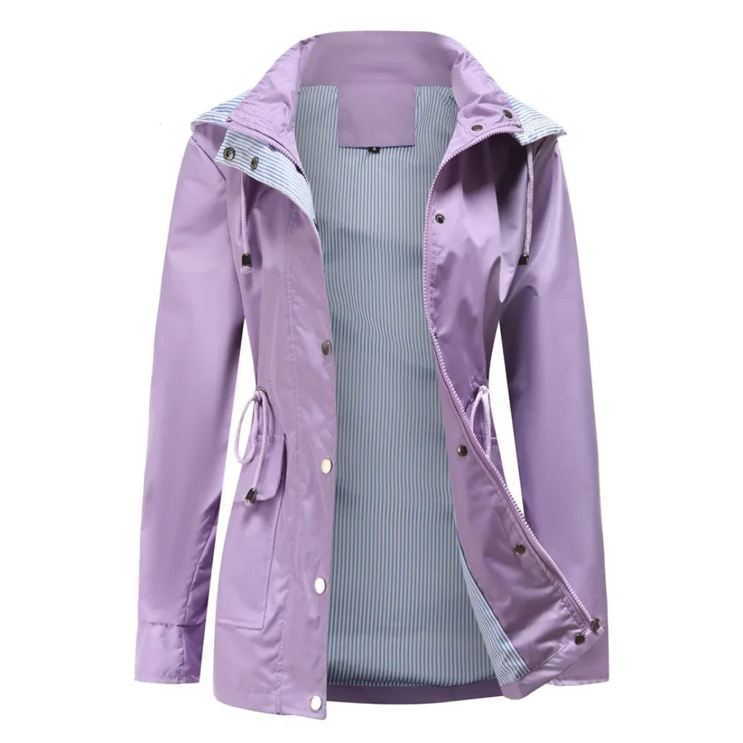 Cappotto trench lungo da donna, impermeabile e chic, ideale per la moda outerwear.