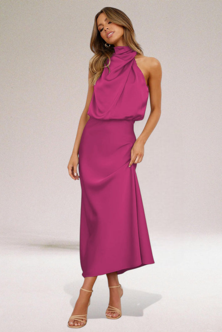 Abito lungo donna satinato per cerimonia, con scollo halter elegante e gonna fluida, moda sera.