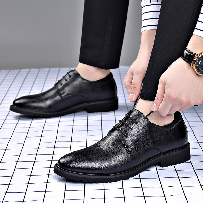 Scarpe Oxford uomo in pelle marrone scuro, suola antiscivolo, perfette per autunno e stile raffinato.