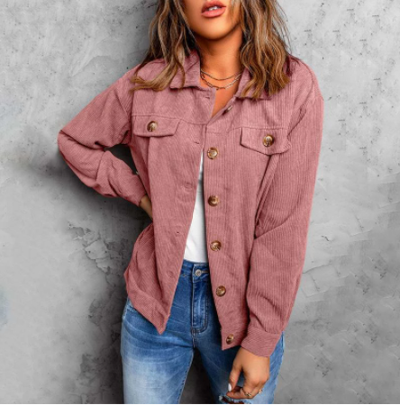 Moderna giacca monopetto donna, stile camicia, per un look chic e confortevole in autunno-inverno.