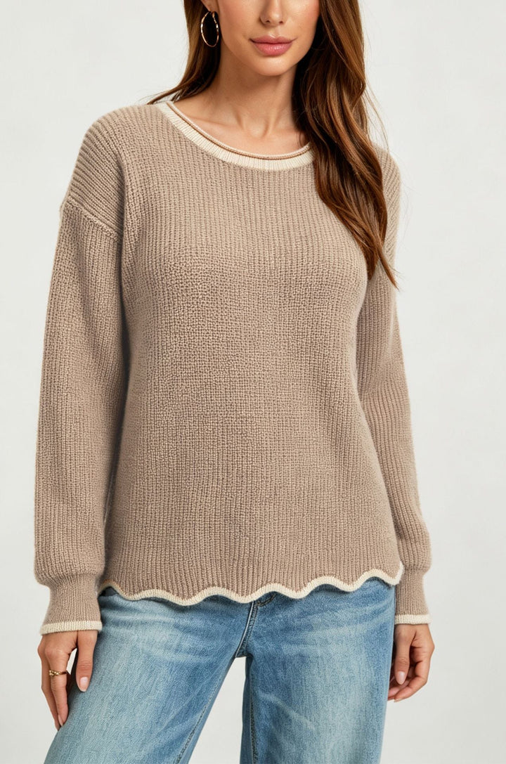 Maglione donna beige, maglia girocollo ampia. Caldo e versatile per il freddo autunno inverno.