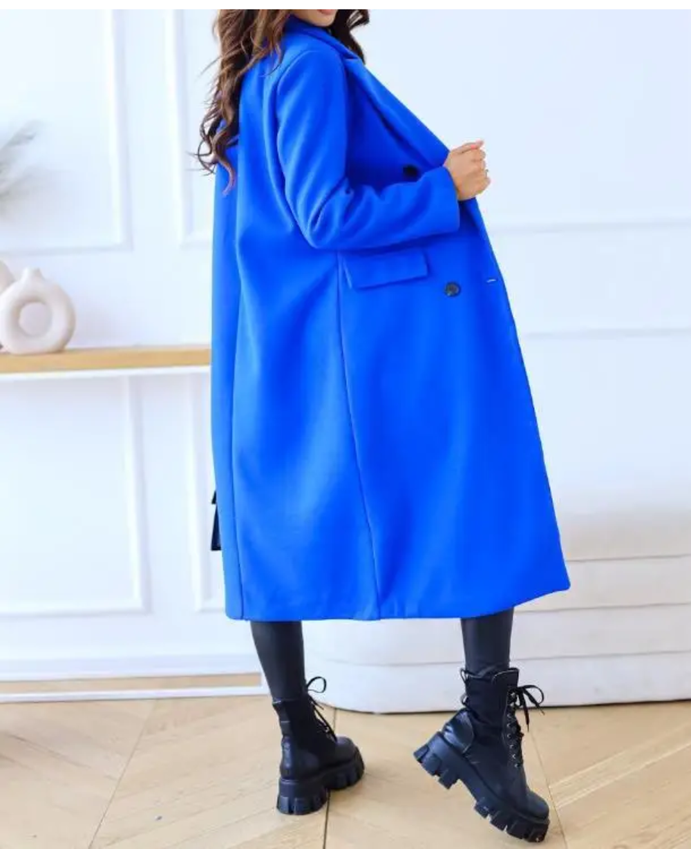 Soprabito lungo aderente da donna, eleganza e protezione dal freddo.