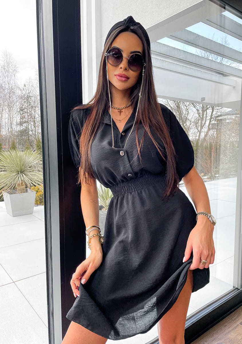Abito sartoriale donna con vita definita e colletto elegante, per un look raffinato e professionale.