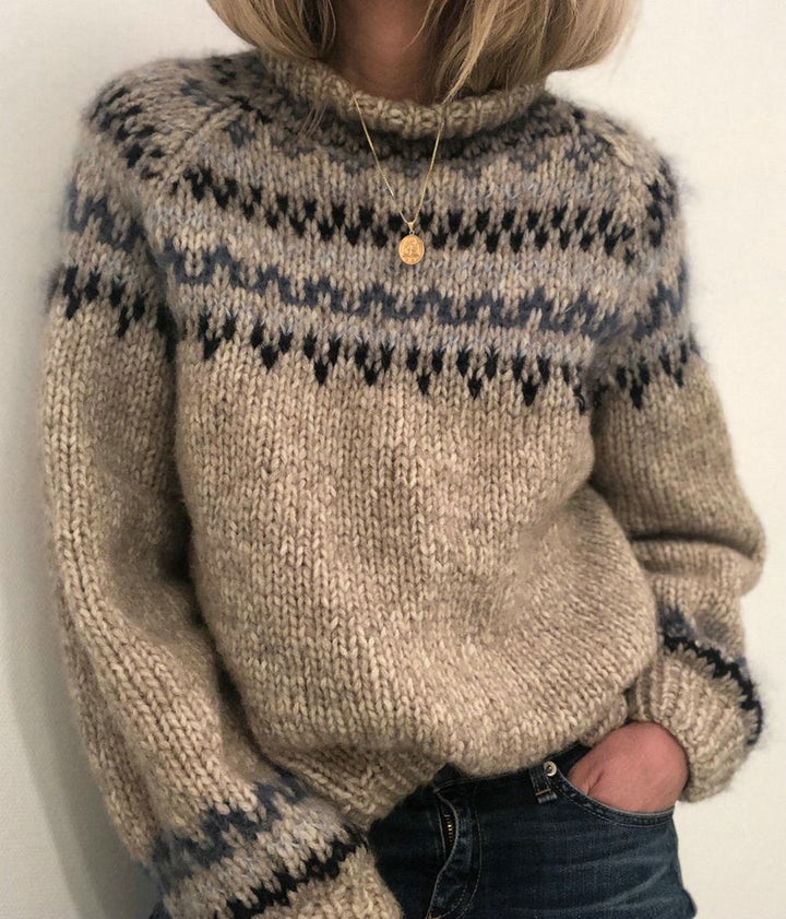 Pullover donna elegante con stampa floreale e collo rotondo, ideale per un comfort moderno e stile autunno.